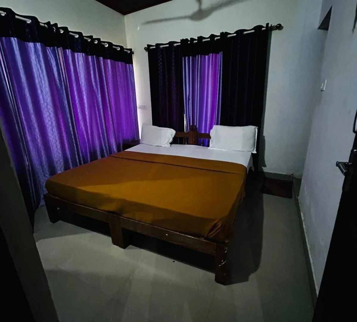Munnar Hills View Cottage Anachal 0*,
